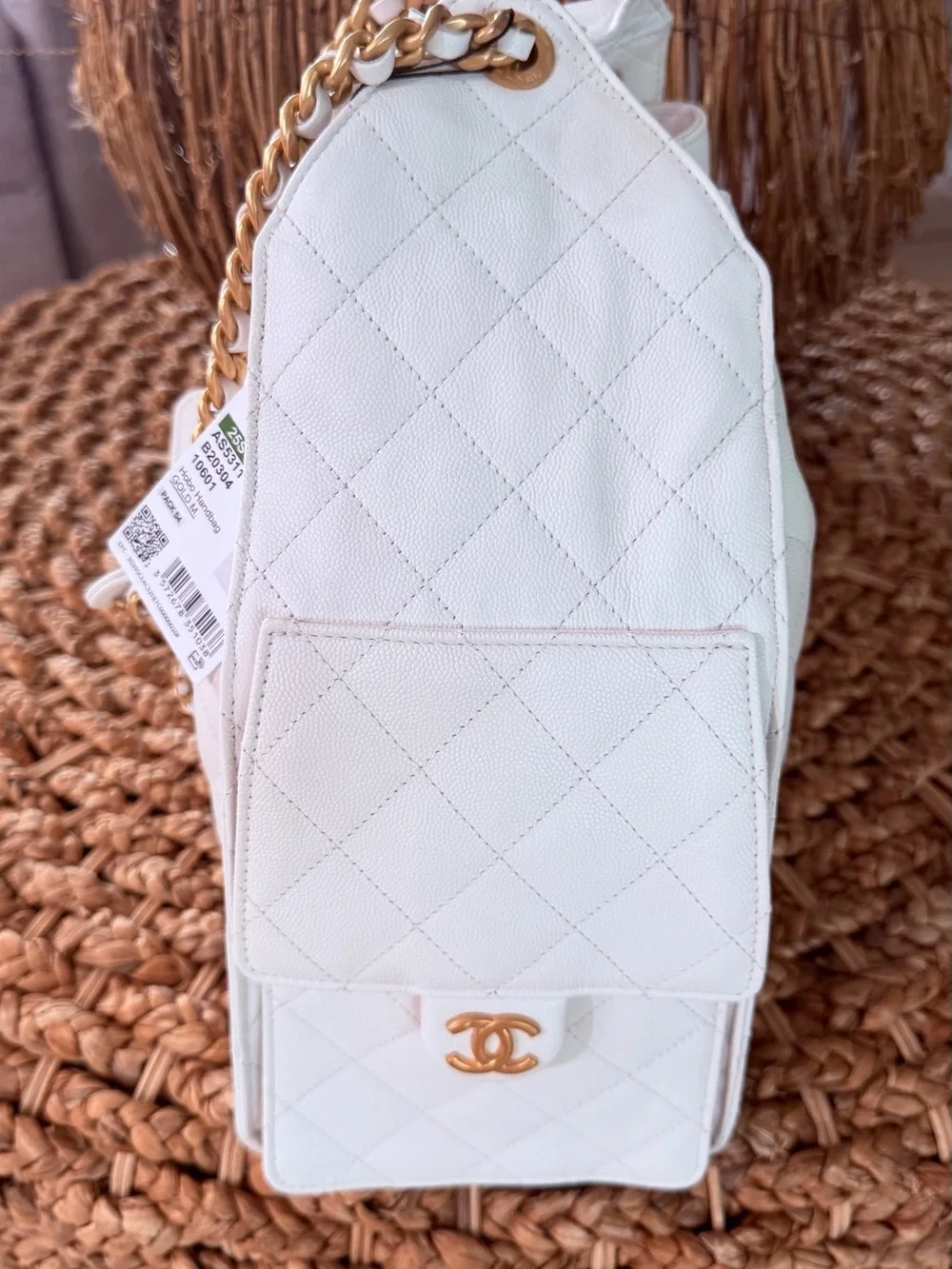 NEW Chanel 25S White Quilted Caviar Leather with Gold Hardware.  Medium.